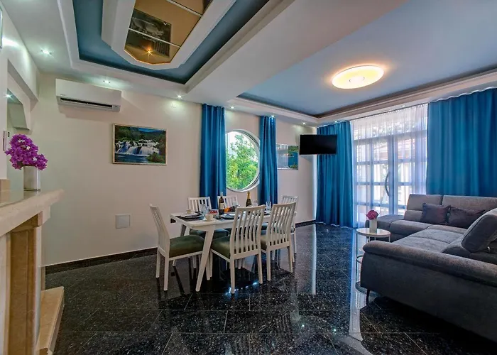 公寓 Luxury Plavi Biser 希贝尼克